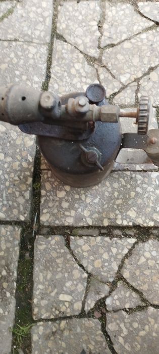 De vanzare lampa veche benzina