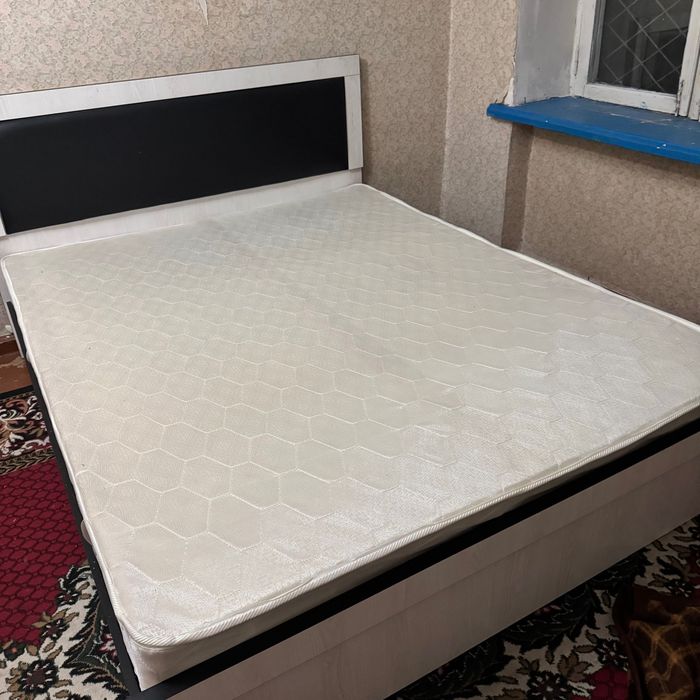 Кровать с матрасом  2000Х1600