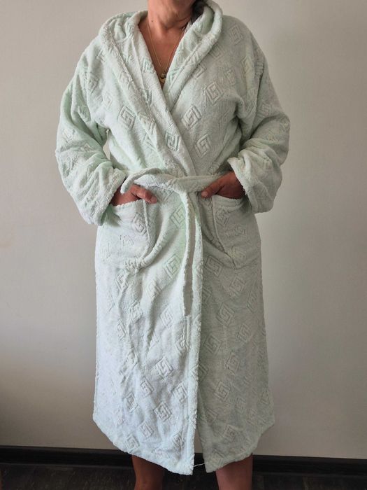 Нов дамски халат , 100 % памук,нежно зелено