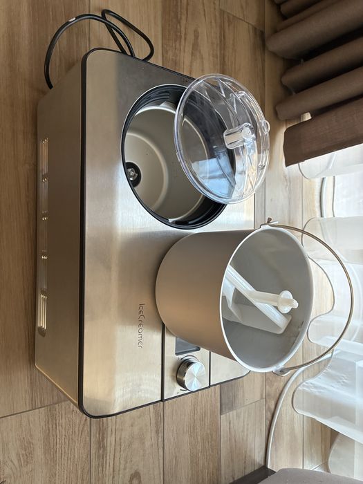 Vând aparat de înghețată cu compresor, CASO