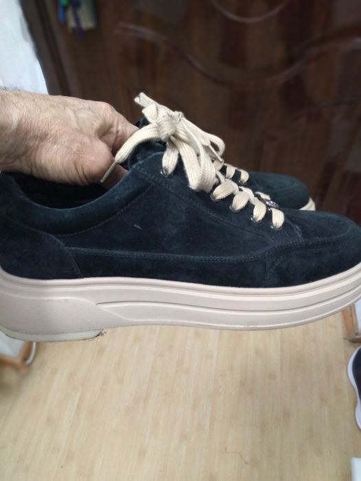 Snekears barbati marimea 39 purtați de 3 ori.