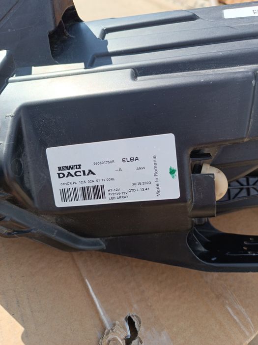 Far stânga dreapta Dacia Logan 3