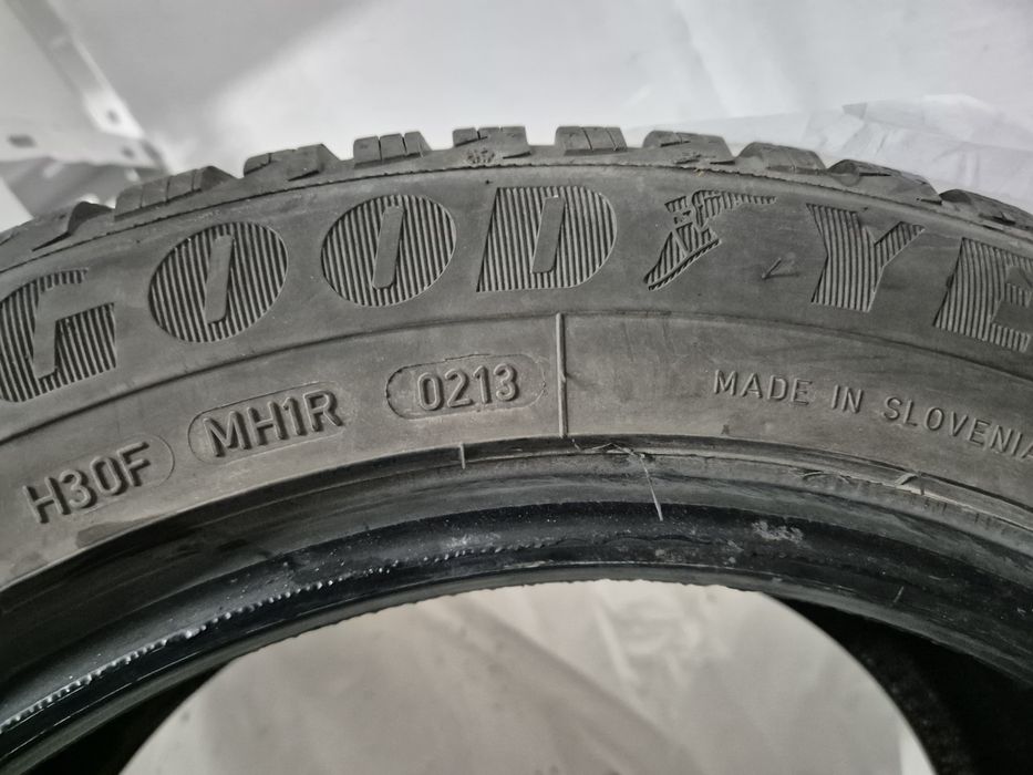 Гума зимна Goodyear Ultragrip 8 205/55/16