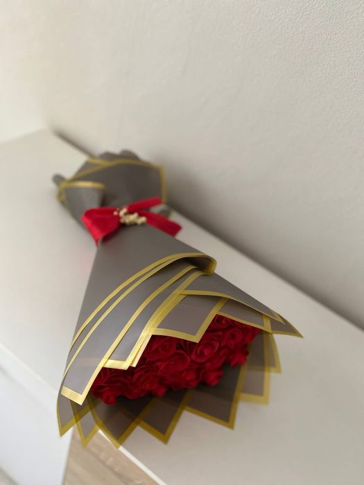 Букет от САТЕНЕНИ рози