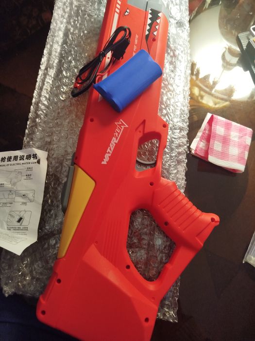 Продают водяной пистолет.