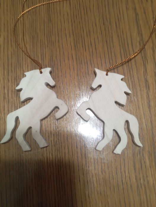 Продается деревянные лошадки.