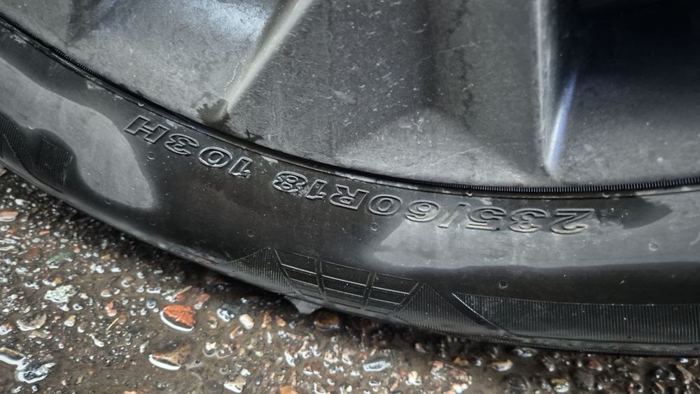 Продам авто шины roadian gtx 235 60 r18 пробег 4.500 +-