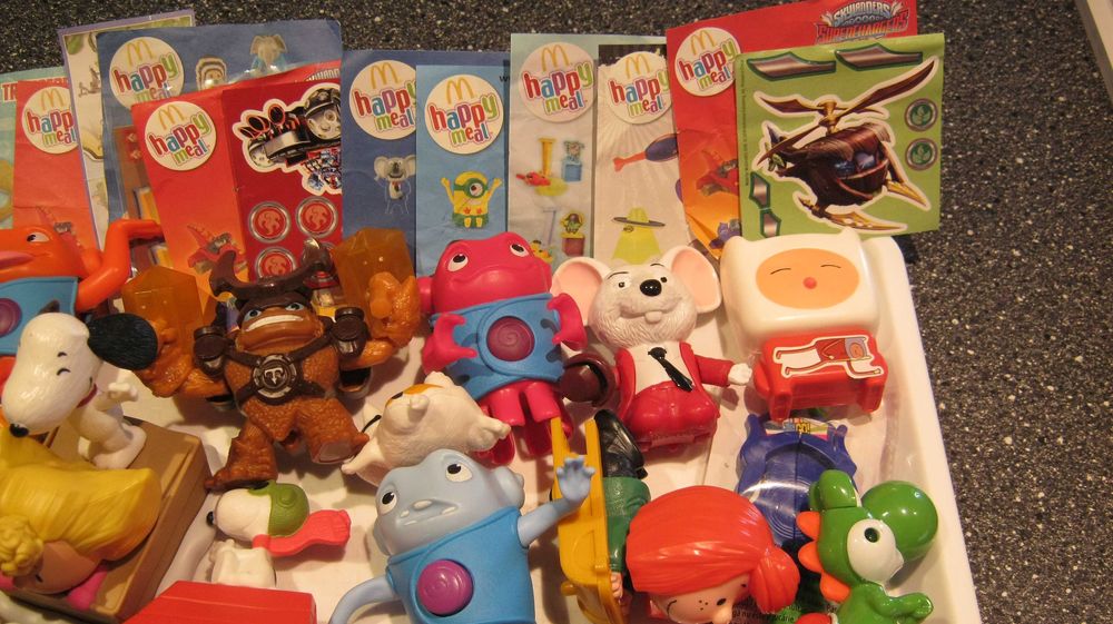 Mc.Donald's.Lot,peste 50 jucarii Happy Meal,plus bonus cadou.