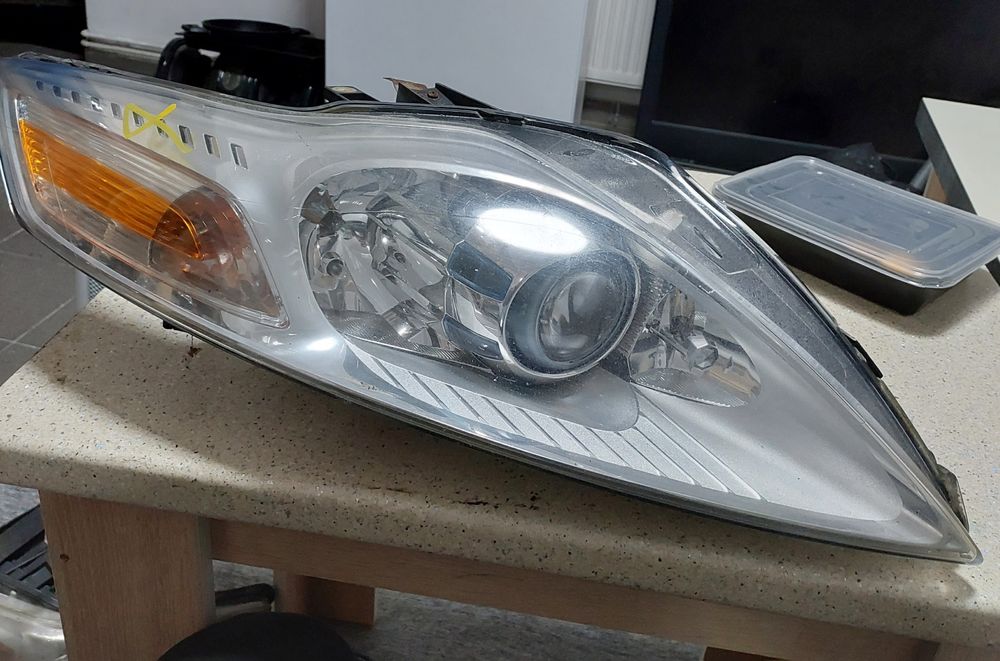 Far stanga dreapta Ford Mondeo 4 cu lupa european