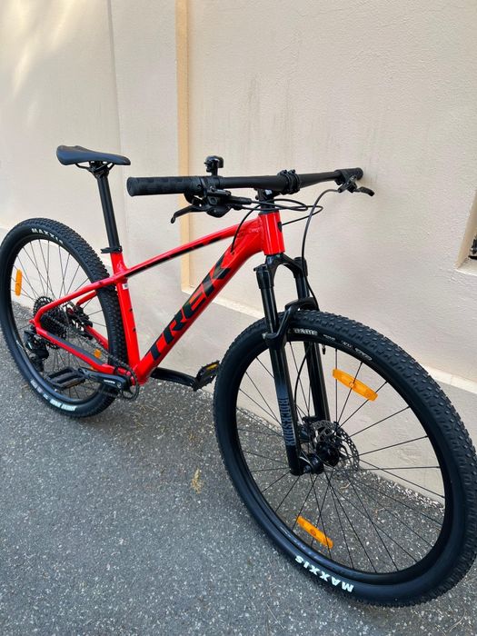 Bicicleta MTB TREK MARLIN 8 Aluminiu M 29" furca pe Aer RockShox JUDY Frane hidraulice