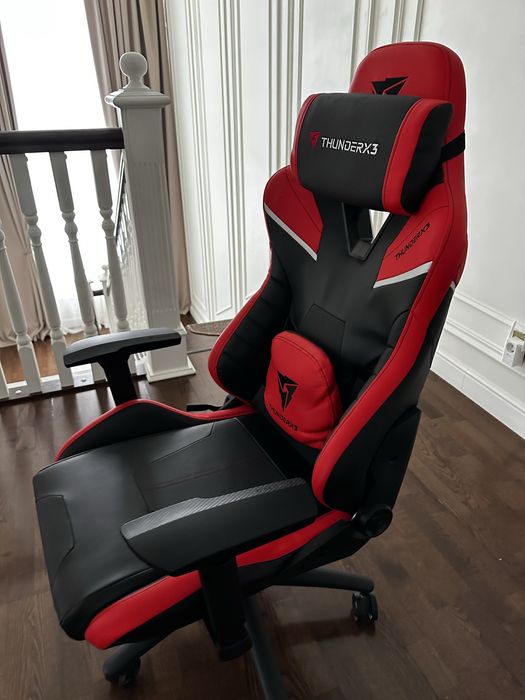 Геймерский стул ThunderX3