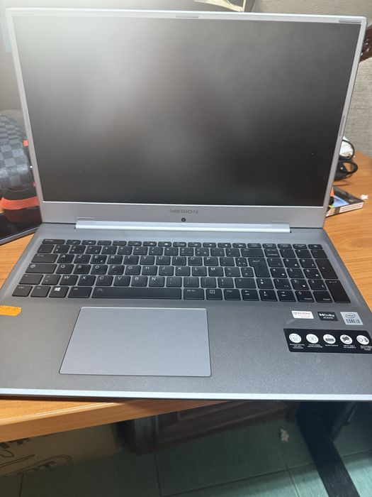 Laptop medion i3 1.14 TB