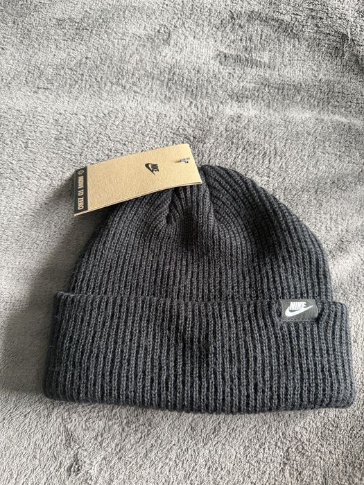 Nike Terra beanie caciula unisex neagra cu logo mic discret marime OS noua originala