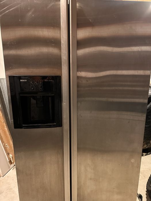 Vand frigider Bosch side by side