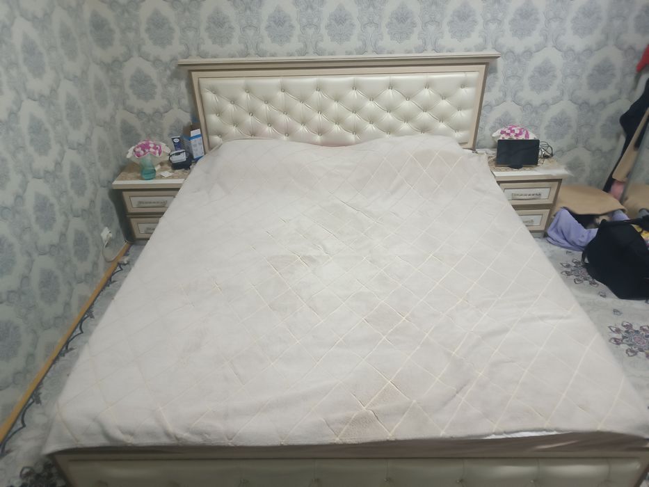 Кровать двухспальная сотилади