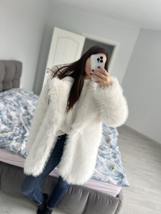 Бял дълъг кожух косъм