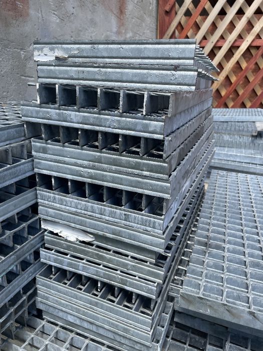 Vând gretare zincate sau trepte zincate