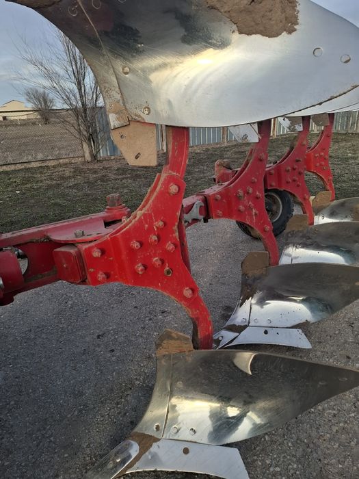 Плуг оборотный 4 корпусной