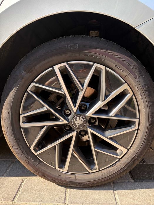 skoda octavia,matrix led,display 13",jante pe 17",roti de iarna pe 17"extra,tva deductibil