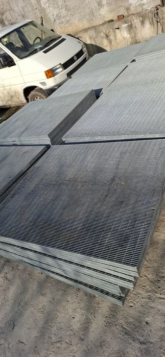 Trepte și gratare zincate