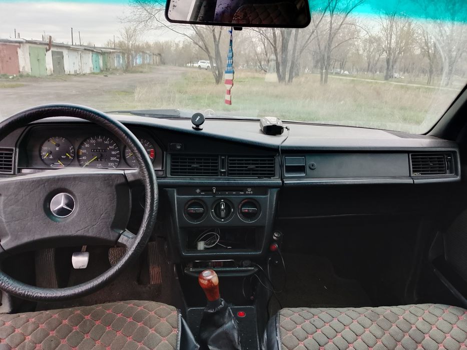 Продаю Мерседес 190е