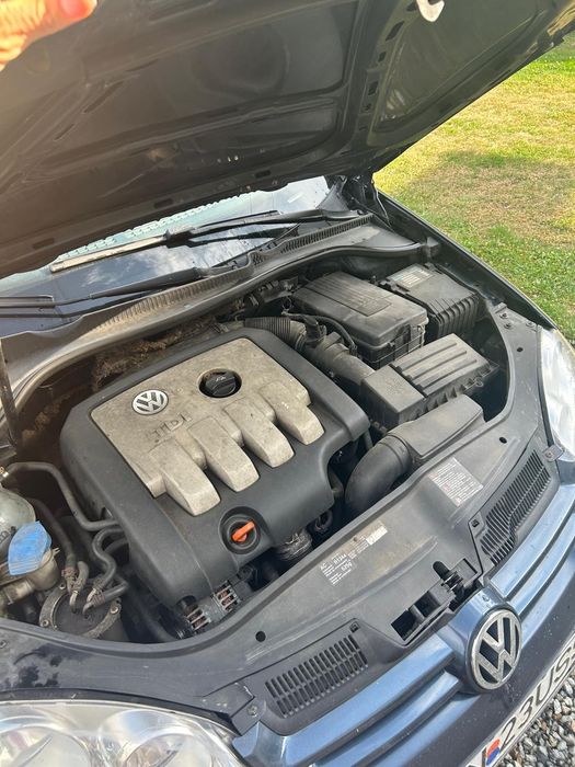 autoturism vw golf 5