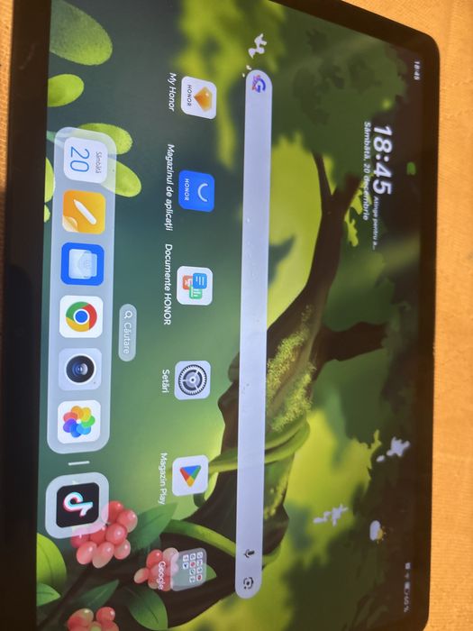 Tableta Honor nou nouta am cuparato si merge bine poti sa te joci pe a