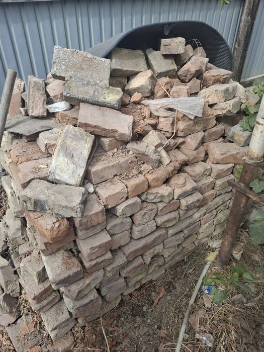 Кирпичи   красные