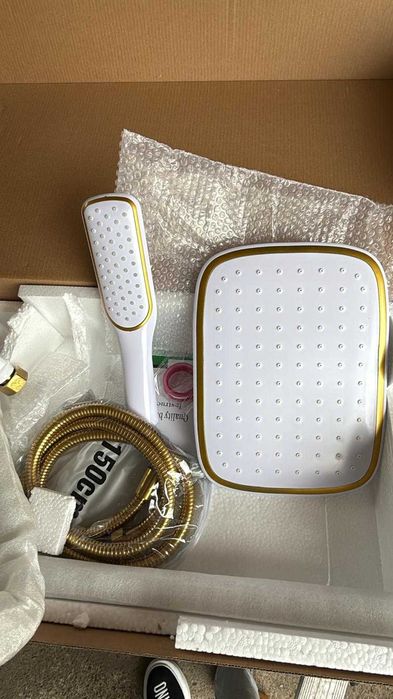 Coloana de dus alb gold sau negru gold