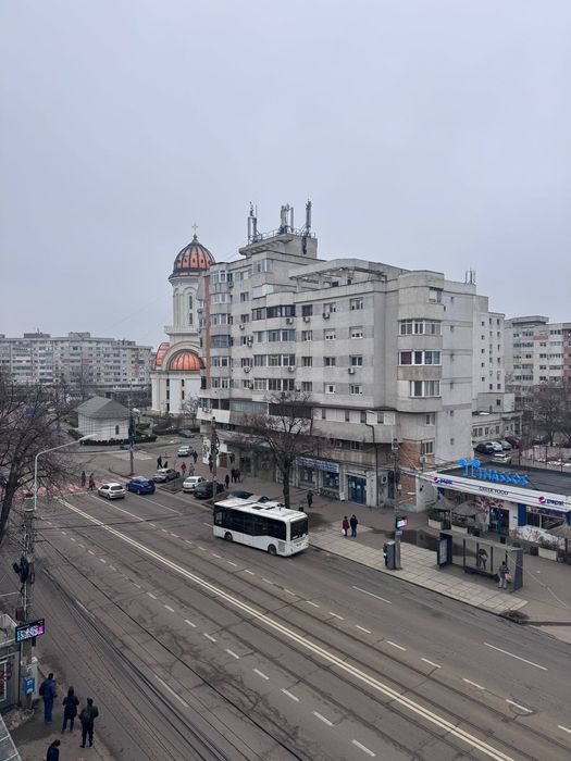 Închiriez apartament