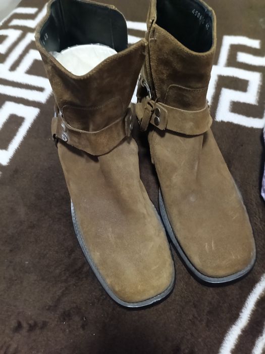 Se vine balenciaga  mărimea 43