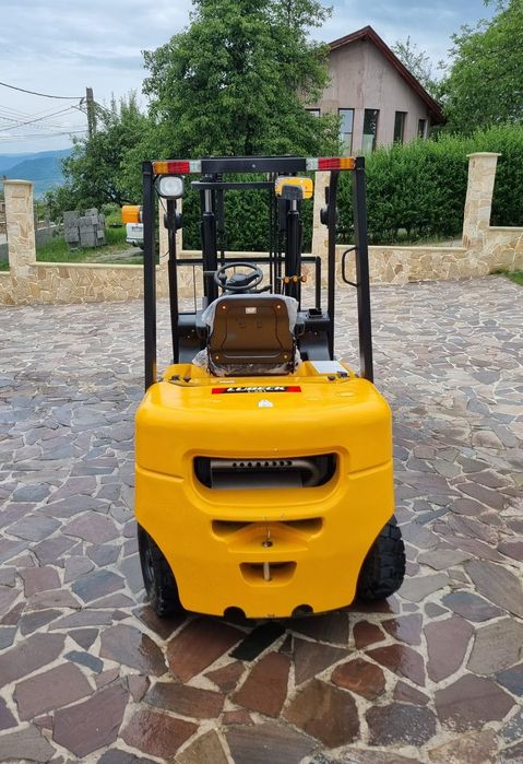 Motostivuitor Lubeck L-251 2.5 tone ridicare NOU  Garantie 2 ani