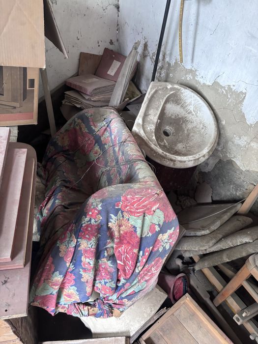 Әр түрлі заттар бар