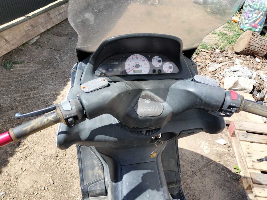 Vând scuter t max 500