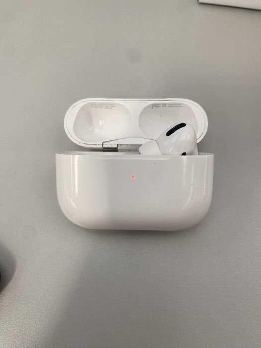 airpods pro кейс + правый наушник