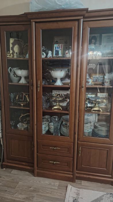 Шкаф для посуды со стеклом