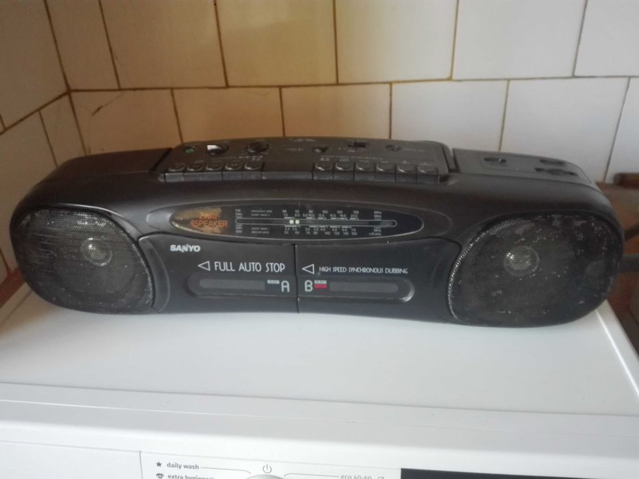 Радиокасетофон SANYO , радио VEF 206 и NORD MENDE U 106 .