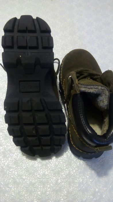 Продам зимние ботинки