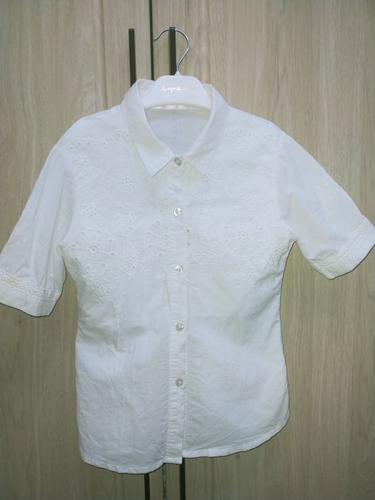 Продам школьные блузки