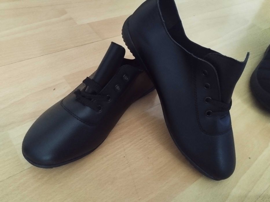Обувки Нови номер 35 и номер 41, 42