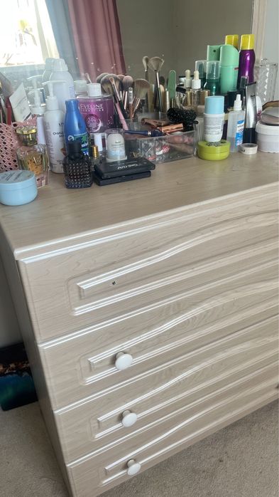 комод с зеркалом