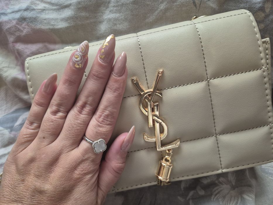 Сладка чантичка в екрю