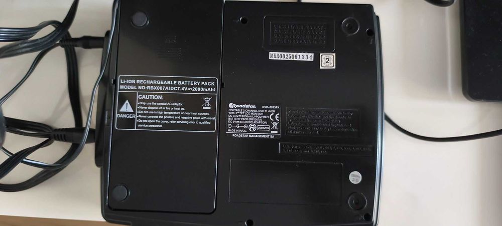 Нов DVD портативен плеър с екран за прожектиране Roadstar