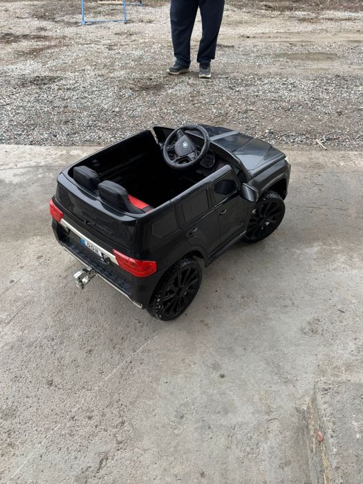 Машина детская новая почти