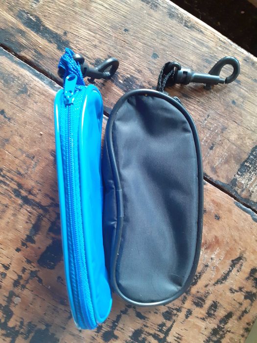 очила кутия, метализирана пластмаса, твърди, надеждни и с карабинер