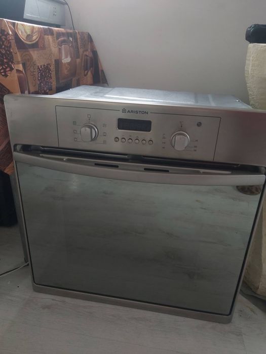 Vând  cuptor electric Ariston