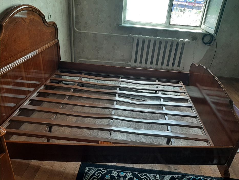 Отдам кровать с матрасом