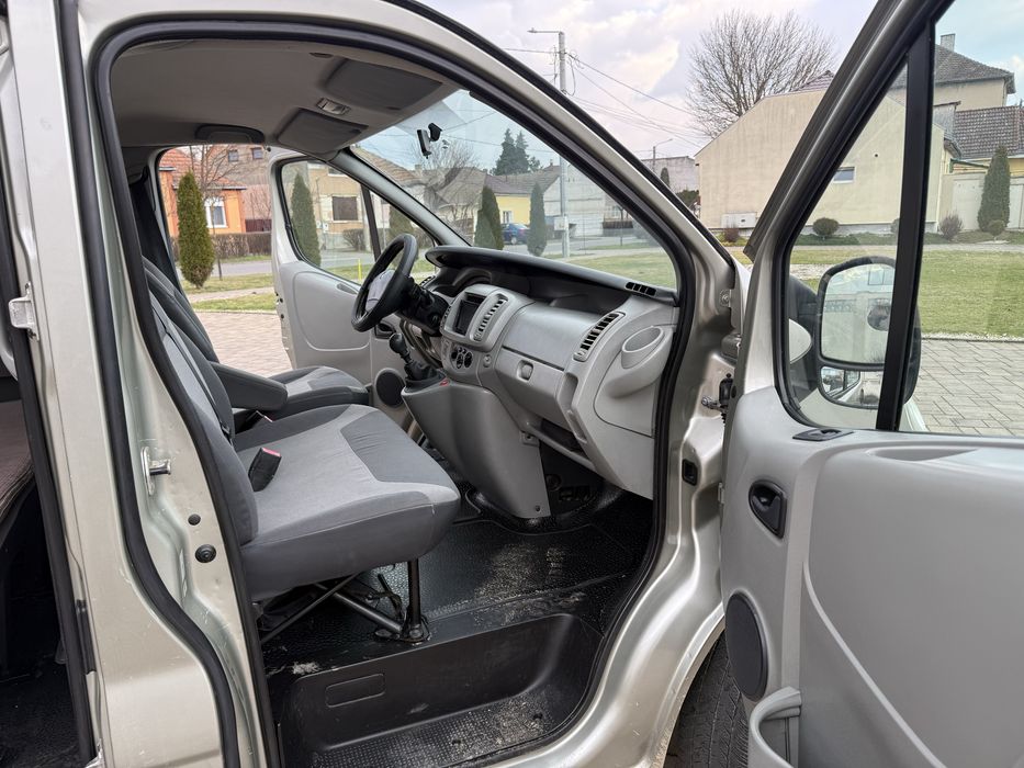 Renault Trafic Passenger 9 locuri – 2.0 dCi 115CP – 2010