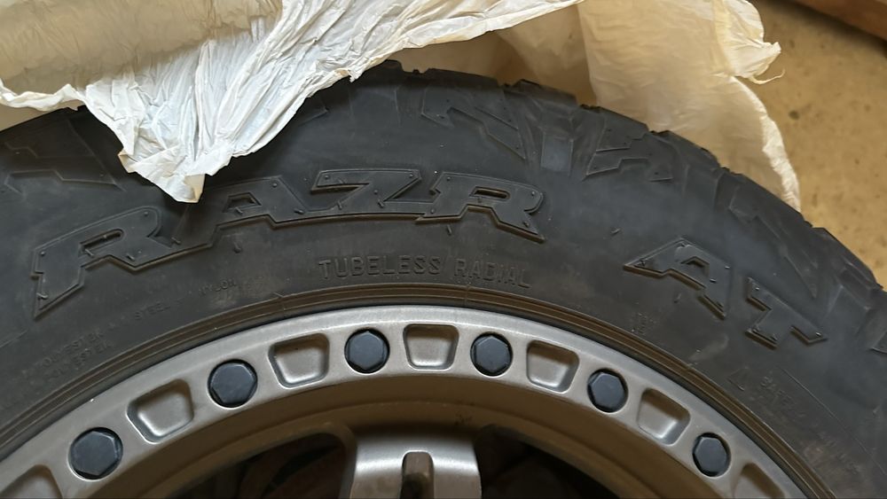Шины Maxxis Razr AT811