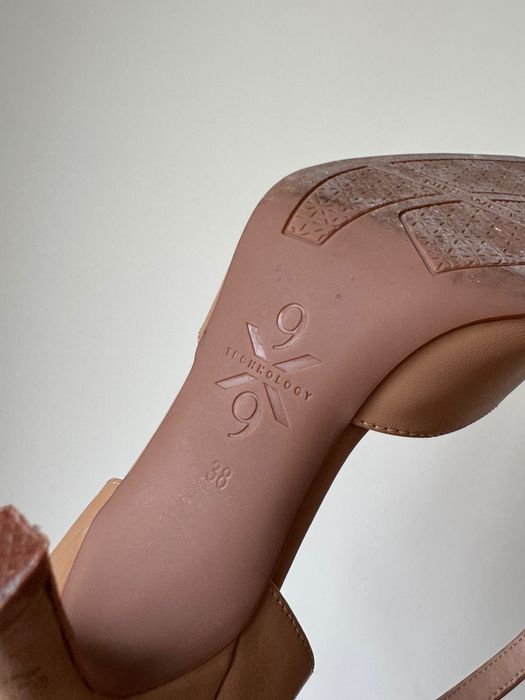 Нови токчета с верижка — размер 38, носени веднъж